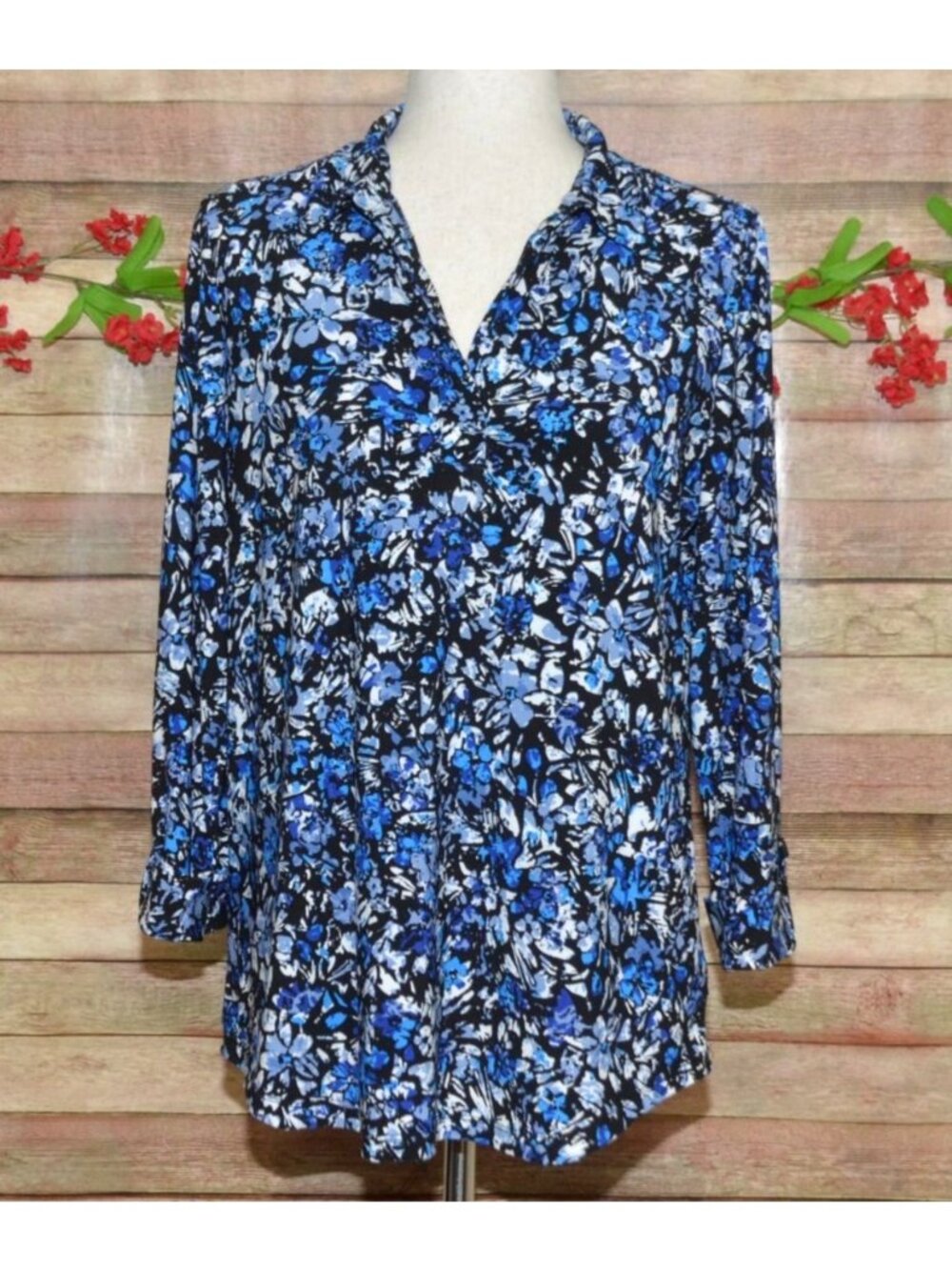 Jones New York Popover Blouse Top Womens M Blue Floral Stretch 3/4 Sleeve V Neck